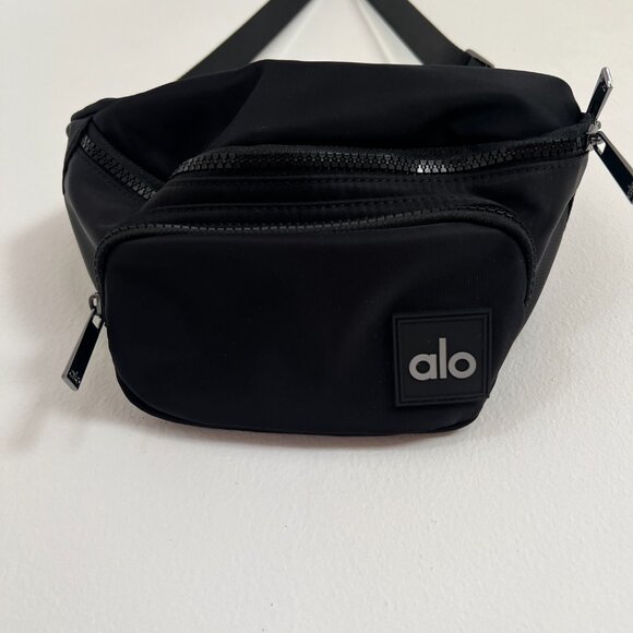NWOT Alo Explorer Fanny Pack in Black - Picture 8 of 9